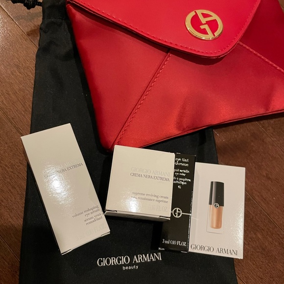 Giorgio Armani Luxury Creme Nera Skincare Set - Picture 2 of 6